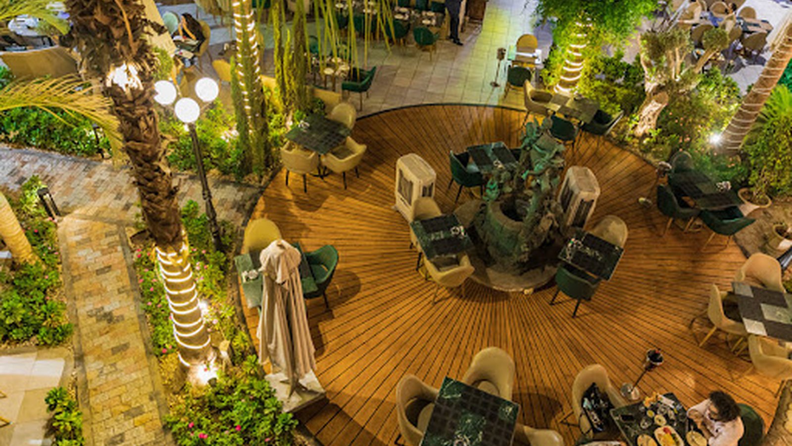 1920s Boutique Hotel and Restaurants